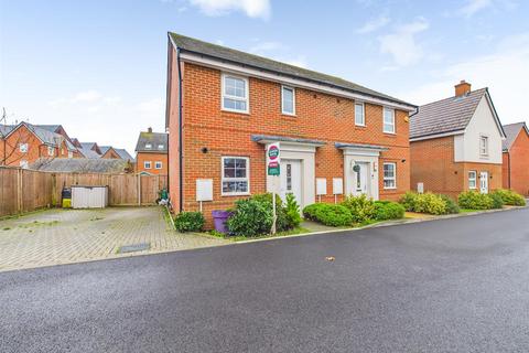 3 bedroom semi-detached house for sale, Nutmeg Close, Aylesbury HP22