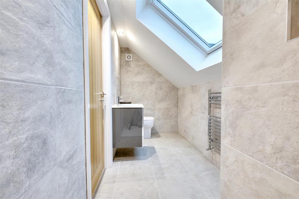 Ensuite 2 3.jpeg