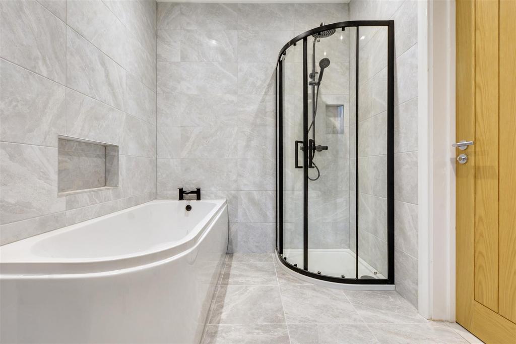 Ensuite 3 3.jpeg