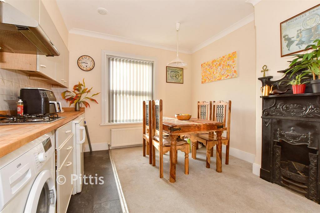Kitchen/ Dining Room