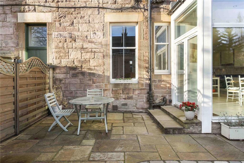 27 Falcon Gardens 32