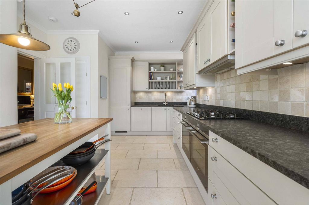 27 Falcon Gardens 13