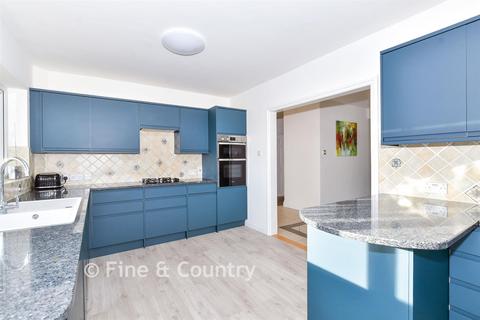 5 bedroom detached house for sale, Denstroude Lane, Denstroude, Canterbury, Kent