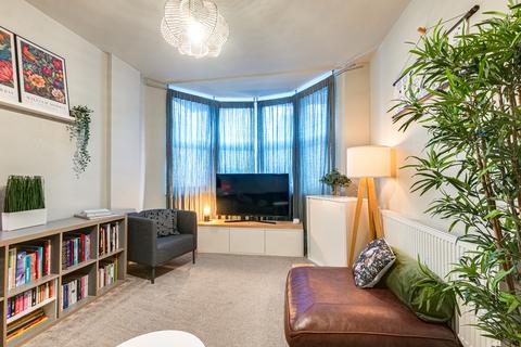 4 bedroom terraced house for sale, Glendale Gardens, Leigh-on-sea, SS9