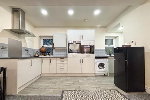 undefined, West End, Bradford BD13