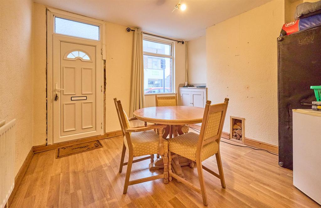 Dining Room to front