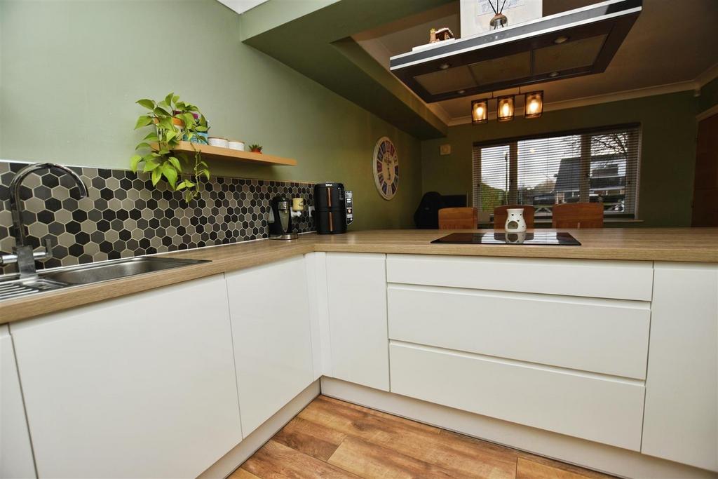 2ddfccb3-kitchen 20hob.JPG
