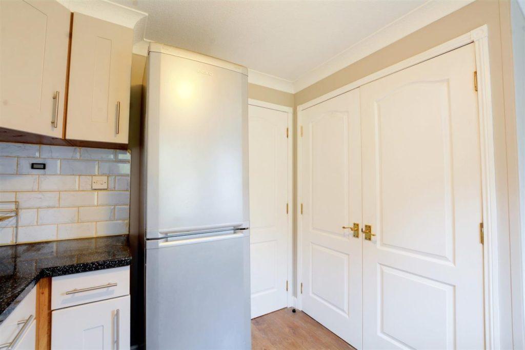 6 Bradford Way Kitchen Pic 2.jpg