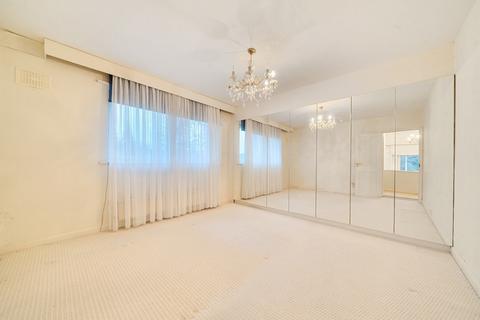 4 bedroom detached house for sale, Carlyon Close, Farnborough, Hampshire, GU14