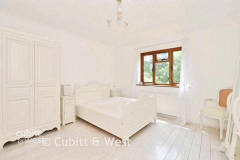 undefined, Crawley Lane Crawley RH10