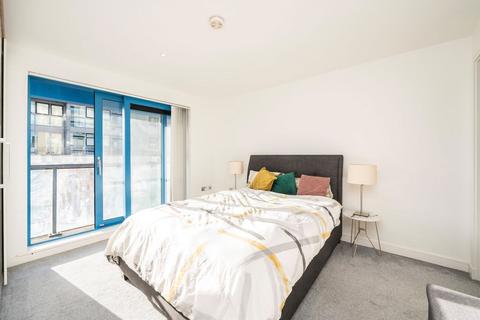 2 bedroom flat to rent, Western Gateway, London E16
