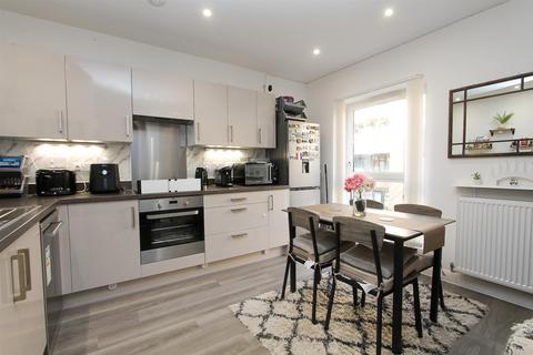 undefined, London Road, Wallington SM6