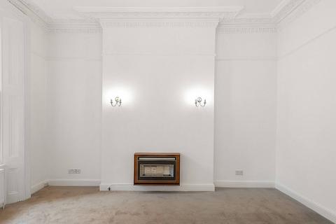 Studio to rent, Colville Road, Notting Hill, London, W11