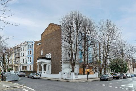 Studio to rent, Colville Road, Notting Hill, London, W11