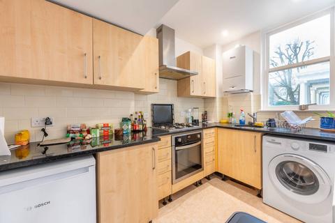 Studio to rent, Colville Road, Notting Hill, London, W11