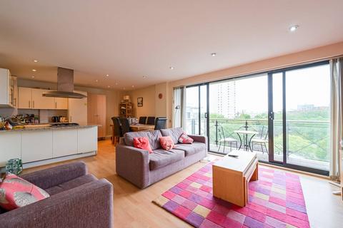 Ocean Wharf, Canary Wharf, London, E14