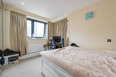 undefined, Ocean Wharf, Canary Wharf, London, E14
