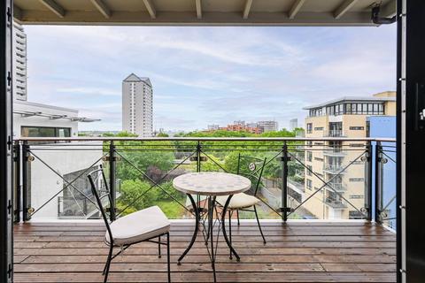 Ocean Wharf, Canary Wharf, London, E14
