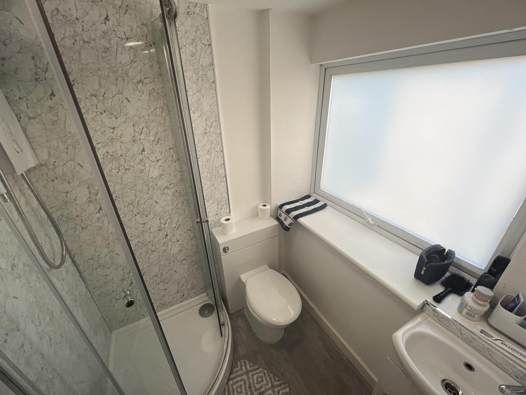 9 iron gate bathroom