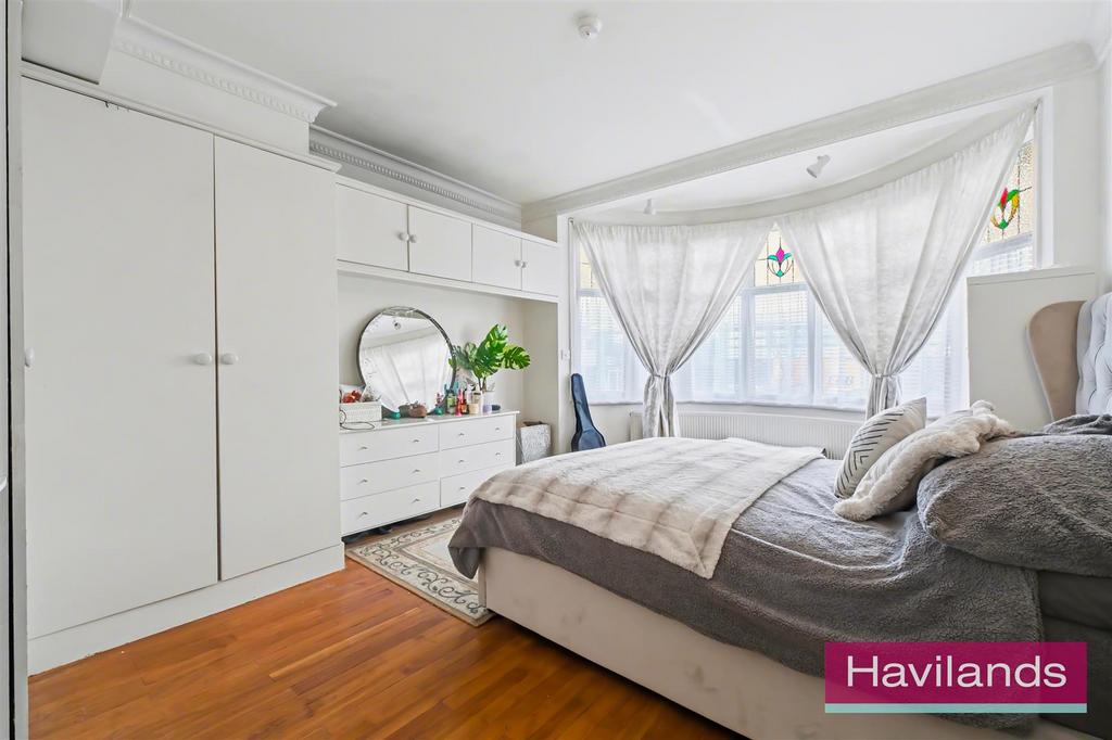 39 Laburnum Grove N21 3 HT-6.jpg