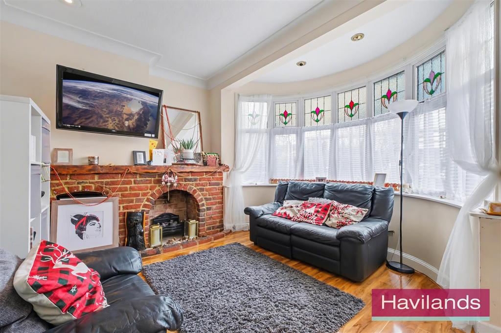 39 Laburnum Grove N21 3 HT-2.jpg