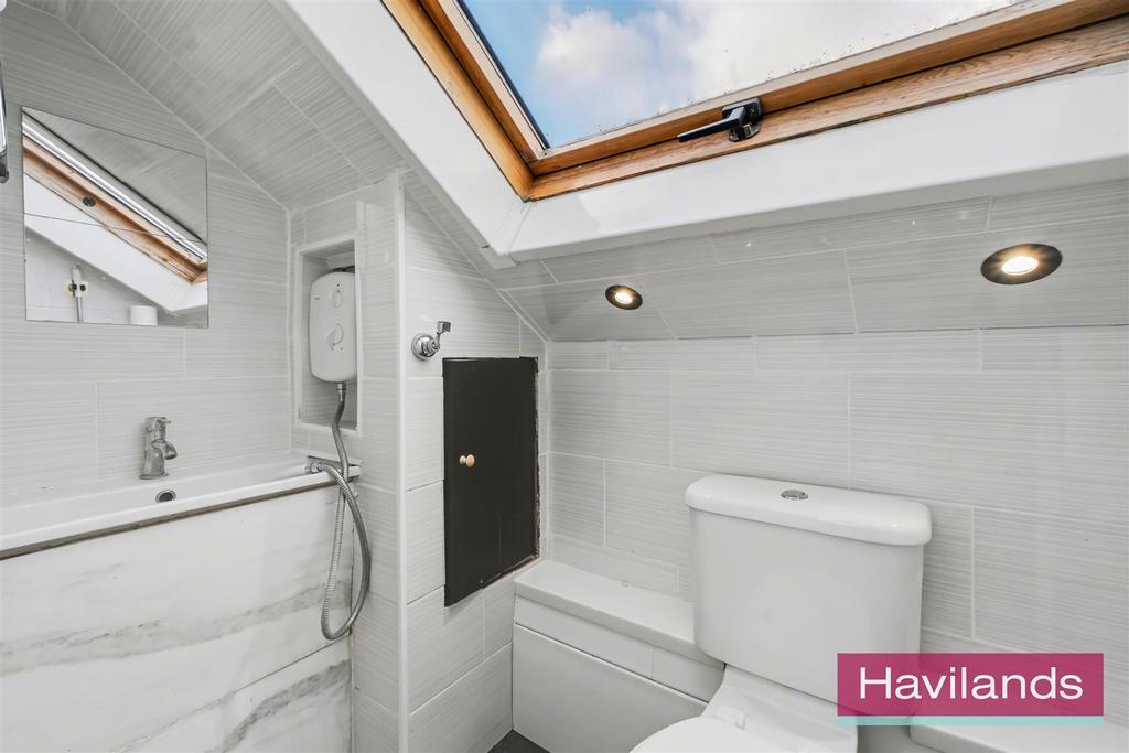 39 Laburnum Grove N21 3 HT-8.jpg