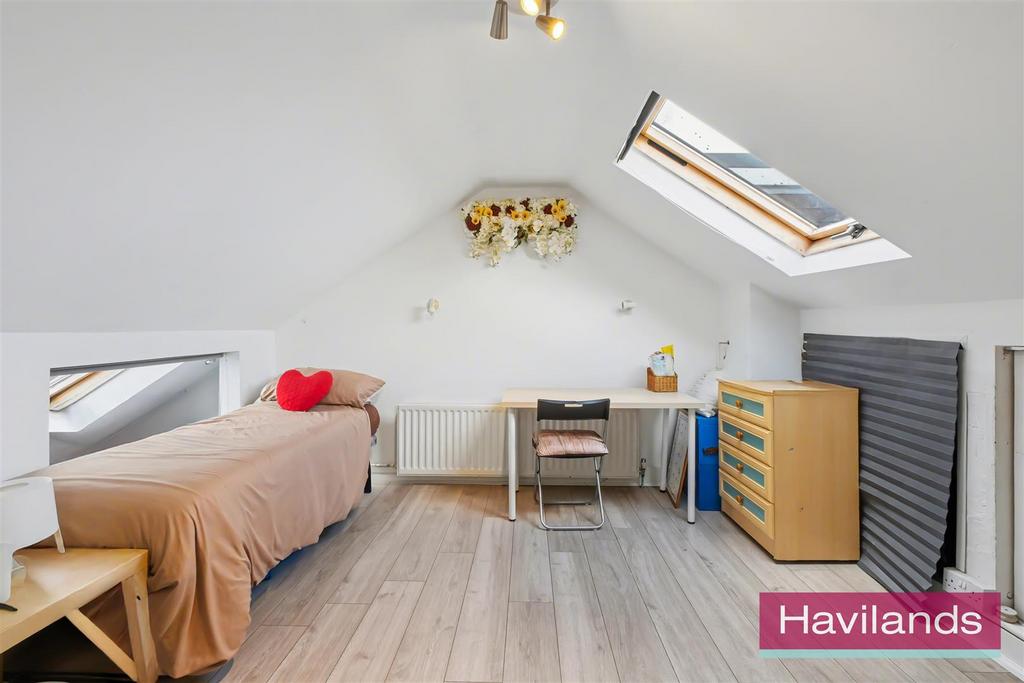 39 Laburnum Grove N21 3 HT-7.jpg