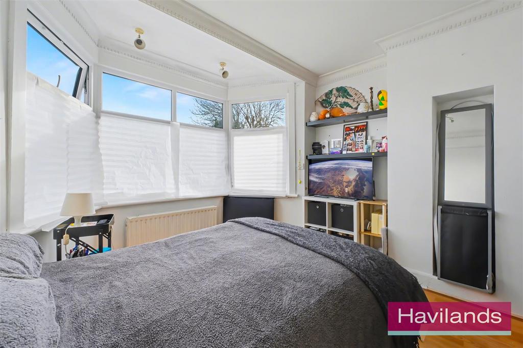 39 Laburnum Grove N21 3 HT-5.jpg