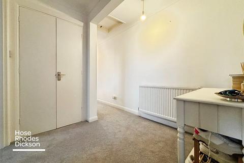 2 bedroom apartment for sale, Newport Road, Apse Heath, Sandown