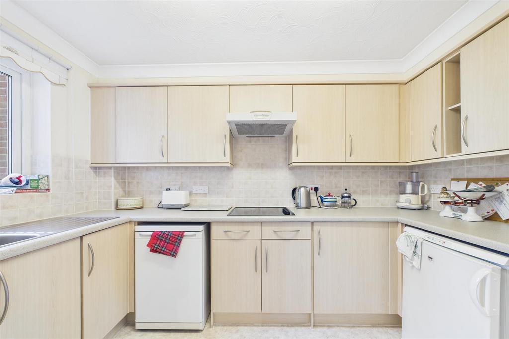 CAM01894 G0-PR0252-STILL001.jpg