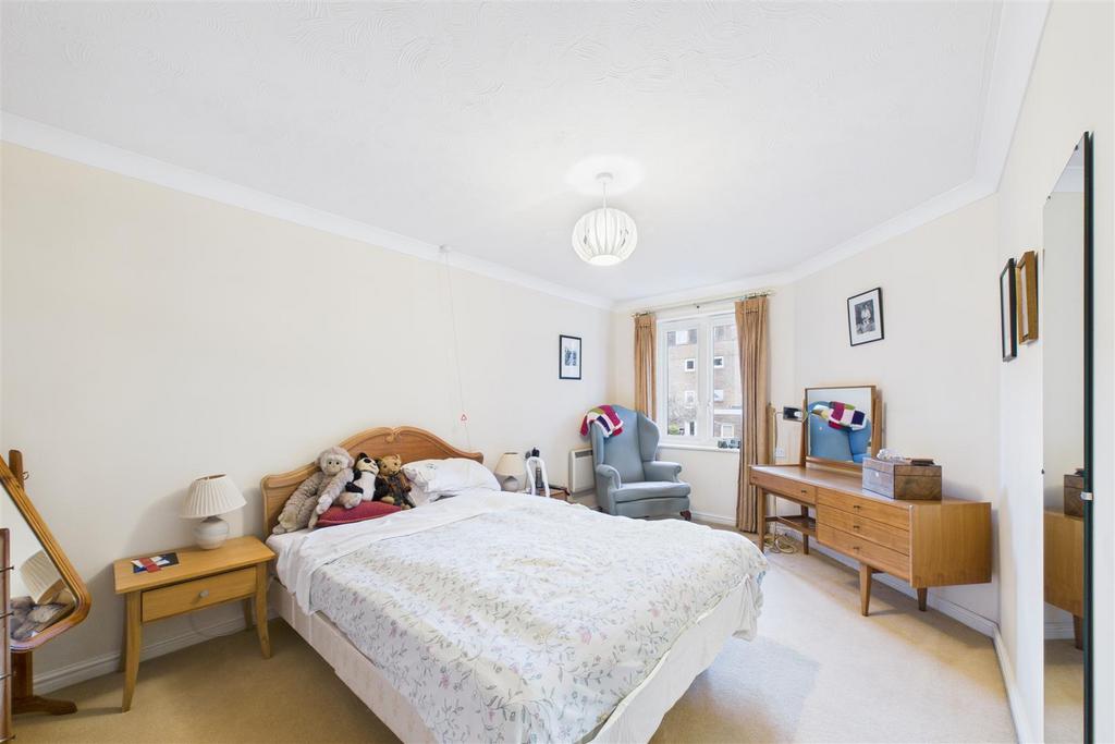 CAM01894 G0-PR0252-STILL015.jpg