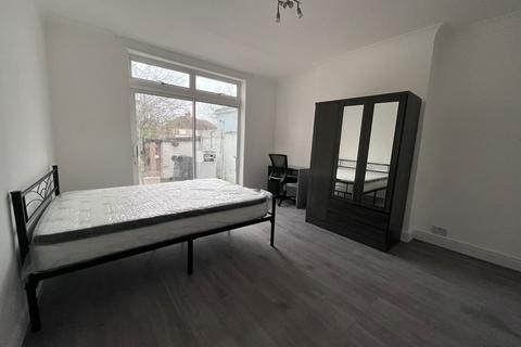 House share to rent, Greenford Road, Greenford, Greater London, UB6