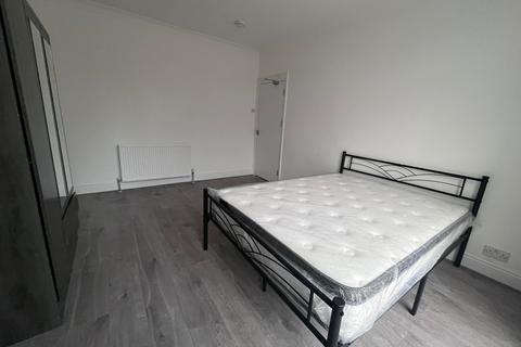 House share to rent, Greenford Road, Greenford, Greater London, UB6