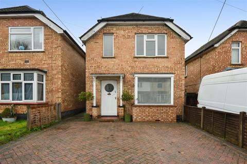 3 bedroom detached house for sale, Batchelors Barn Road, Andover