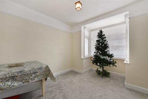 3 bedroom detached house for sale, Batchelors Barn Road, Andover