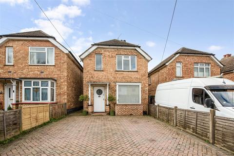 3 bedroom detached house for sale, Batchelors Barn Road, Andover