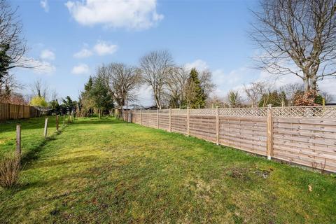 3 bedroom detached house for sale, Batchelors Barn Road, Andover