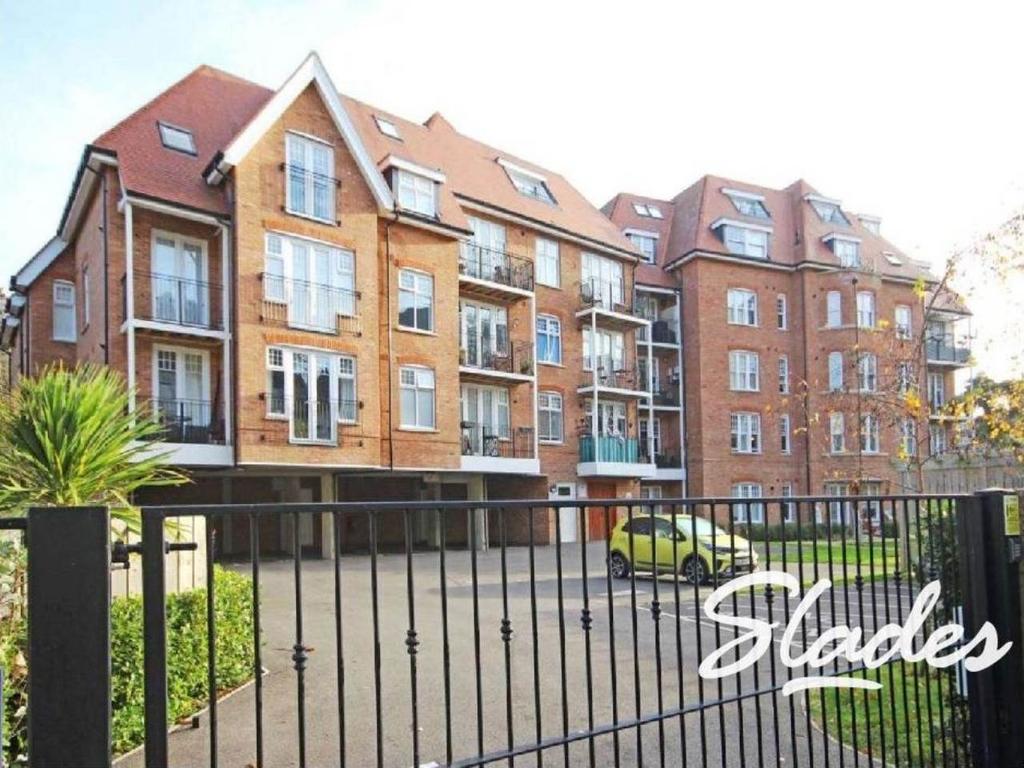 29 b exton front