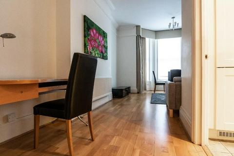 2 bedroom apartment to rent, Kew Gardens Road, Richmond TW9