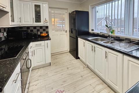 2 bedroom bungalow for sale, Blenheim Close, Doncaster DN7