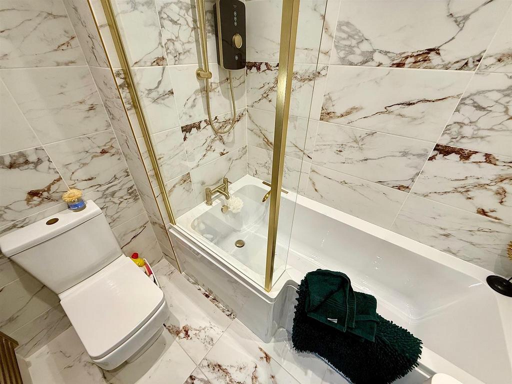 En-Suite Bathroom