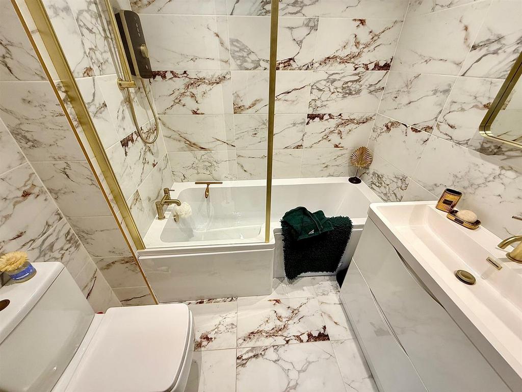 En-Suite Bathroom