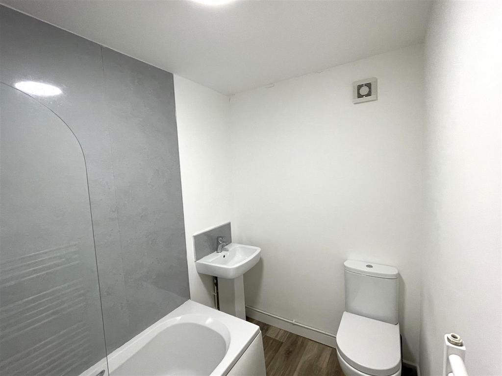 Bathroom 2.jpg