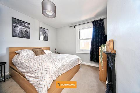 2 bedroom terraced house for sale, Rothschild Road, Wing