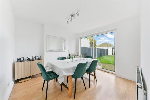 undefined, Hillcross Avenue, Morden SM4