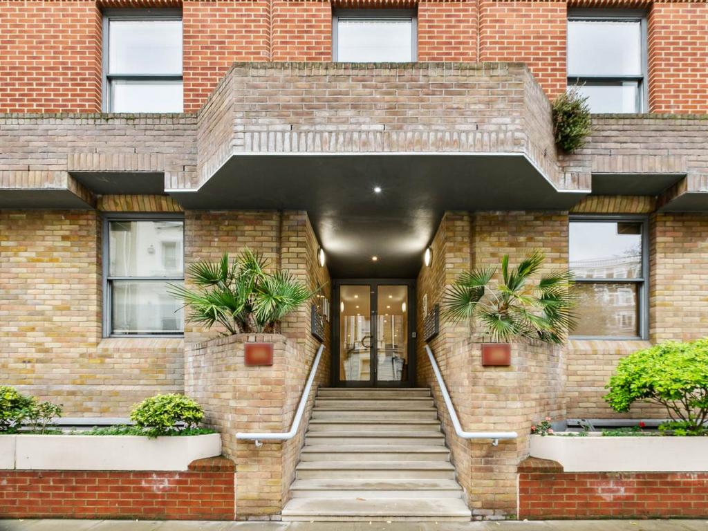 Flat 2, 24 Emperors