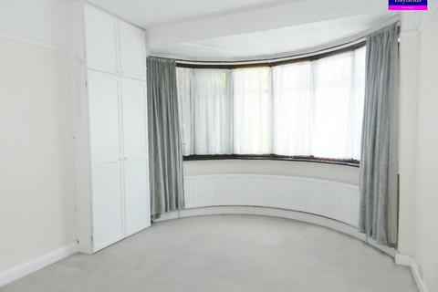 4 bedroom terraced house to rent, Trinity Avenue, Enfield EN1