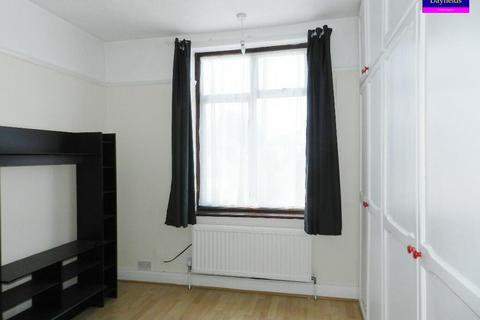 4 bedroom terraced house to rent, Trinity Avenue, Enfield EN1