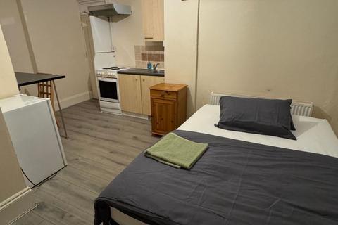 undefined, Walworth Road, London, SE1