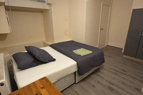 undefined, Walworth Road, London, SE1